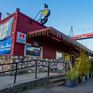 the outside of the restaurant