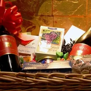 Gift Basket:  &quot;Traditional Wicker&quot;