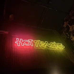 a neon sign that reads hot tracks