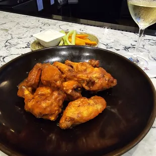 They call these &quot;Da Burgh&apos;s Best Wings&quot;
 But they were more like &quot;Mediocre at Best Wings!&quot;