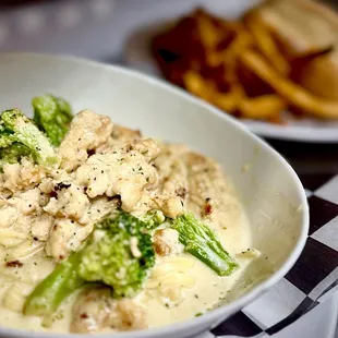 Chicken broccoli Alfredo