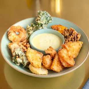 food, fried chicken wings, poultry, bbq wings, chicken wings, fried chicken, bbq chicken, chicken wings and fried chicken, chicken