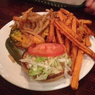 Jalapeño burger with sweet potato fries