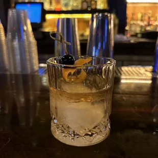 an old fashioned cocktail