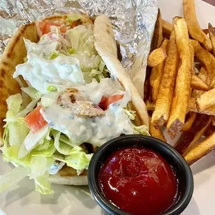 Chicken Pita Sandwich |Instagram @restaurant_aholic