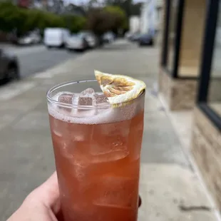 Cold Summer 
Gin, Byrrh, lemon, tonic