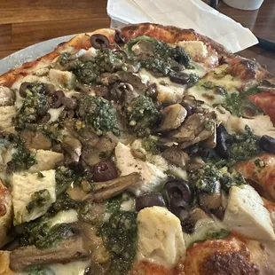 Pesto spinach chicken onion black olives pizza