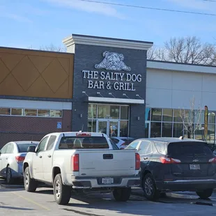 Exterior - Main entrance, 72nd street is right behind it if u are heading towards NFM