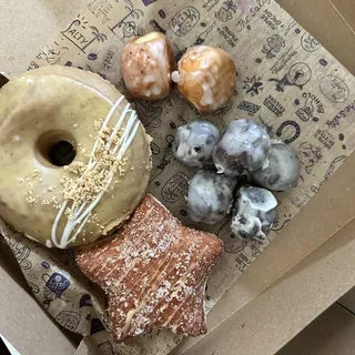 Traditional Glazed Donut Holes (Half Dozen)