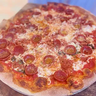 Sausage/pepperoni pizza