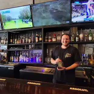 Andrew pouring the killer drink!!