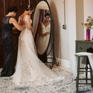 The Sanctuary offers two wedding suites for couples to get ready before their wedding.