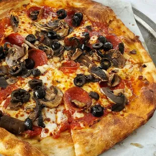 Pepperoni olive mushroom pizza