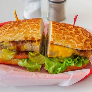 #20-Bacon,Beef&amp;BBQ
Roast Beef, Bacon, Cheddar and Barbeque sauce