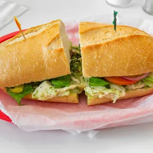 #28) Pesto Perfecto
Grilled chicken, provolone &amp; basil pesto.