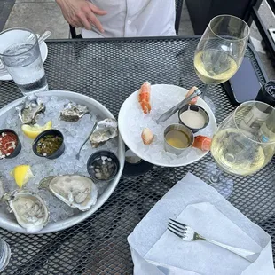 Snow crab claws are to die for and the oysters very fresh and well shucked!