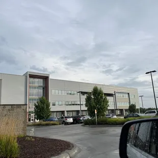 Free lot right behind the hotel (closer walk than the paid parking). Free to park here Saturday &amp; Sunday, and weekdays after 6pm.