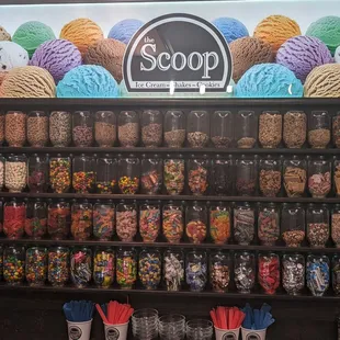 Adorable decor and lights change color!