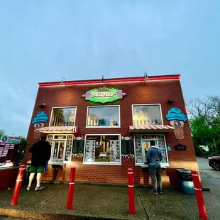 scoops