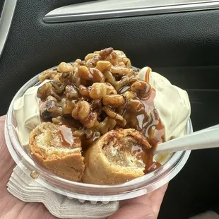 Nut roll sundae