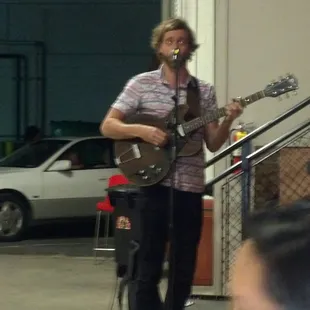 Jason Lind providing the music