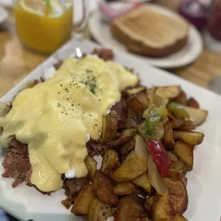 Beef hash with Benedict and potatoes