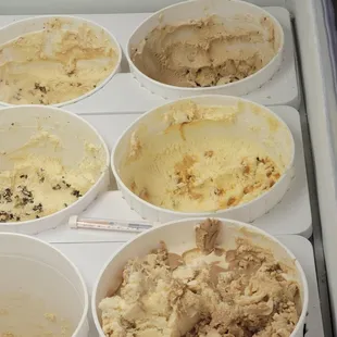 six bowls of ice cream