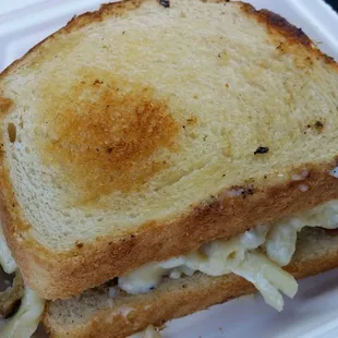 Mac Daddy Sandwich - you can see bacon peeking out under the mac on the lower rh side.  Kinda bland.  8 bucks as of 20180622