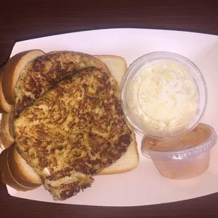 Crab cake platter with coleslaw