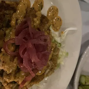 Crab patty with remounted and pickled onions