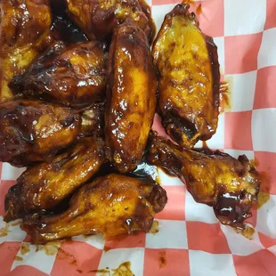 food, chicken wings, chicken, bbq wings, fried chicken, fried chicken wings, poultry, bbq chicken, chicken wings and fried chicken