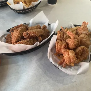 Lemon pepper wings &amp; fried shrimp