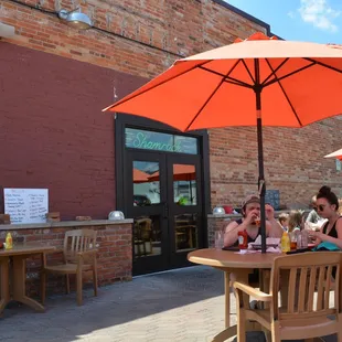 Perfect outdoors dining.