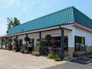 Walnut Leaf Country Market