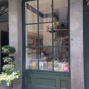 Ohhhh a little shop!