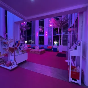 Lounge/Lobby Area
