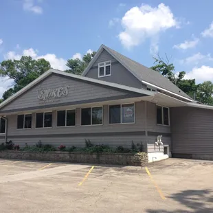 the exterior of a restaurant