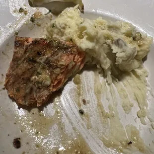 Salmon w mashed potatoes and zucchini