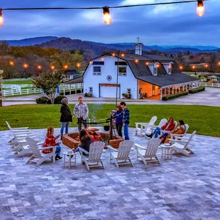 Outdoor Patio &amp; Fire Pit for Guests