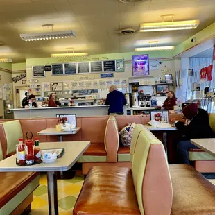 diners in a diner