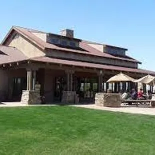 the outside of the restaurant