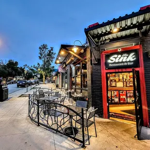 the outside of a restaurant