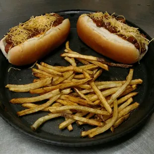 wo hot dogs and french fries
