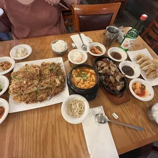 1. Pan-fried Dumpling