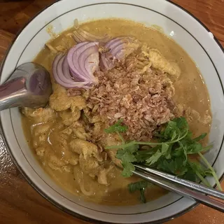 CHICKEN CURRY NOODLE