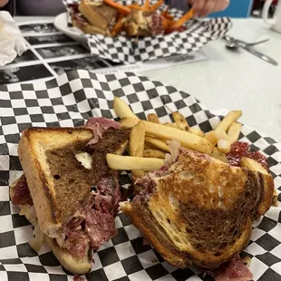 Corned beef Ruben with fries