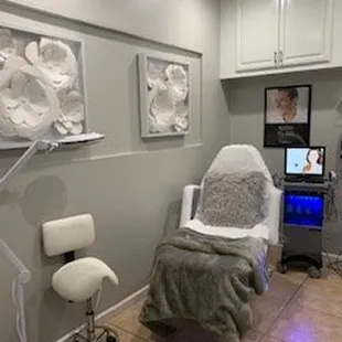 HydraFacial room