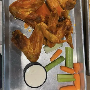 chicken wings and fried chicken, bbq chicken, fried chicken wings, chicken, bbq wings, chicken wings, fried chicken, poultry, food