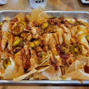 Bbq chicken nachos eith jalapenos. Very delicious and hot. The chicken with vooked to perfection.