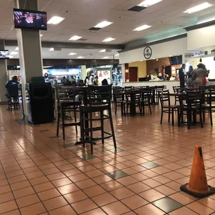 The Sleepy Potato with no one at the counter!